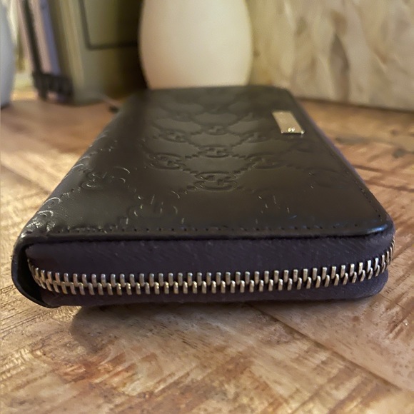 GUCCI Embossed Signature GG Leather Zippy Long Wallet - Picture 6 of 8